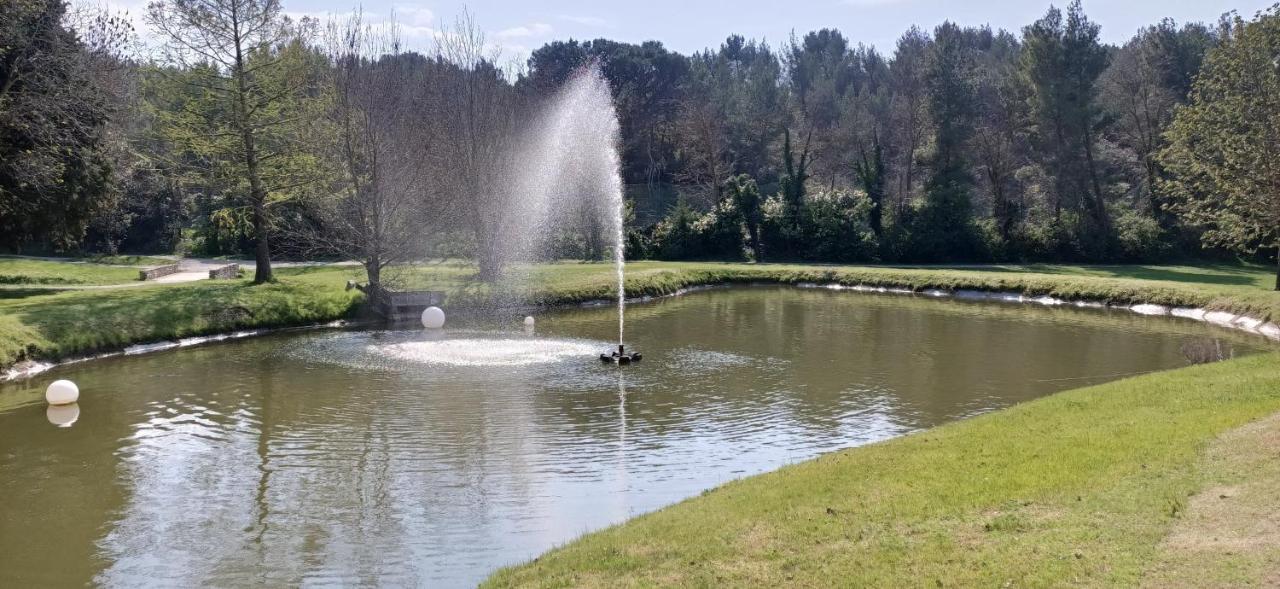 Apartment T2 Climatise Avec Belle Vue , Golf De Pont-royal Mallemort