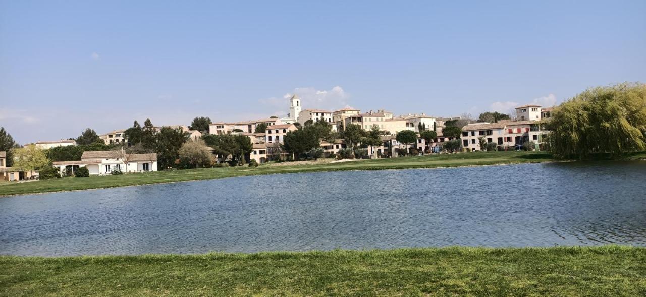 Apartment T2 Climatise Avec Belle Vue , Golf De Pont-royal *