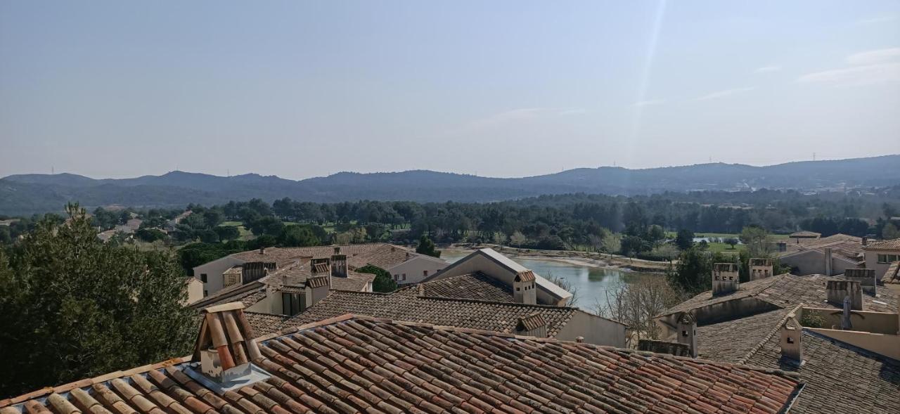 T2 Climatise Avec Belle Vue , Golf De Pont-royal Apartment Mallemort