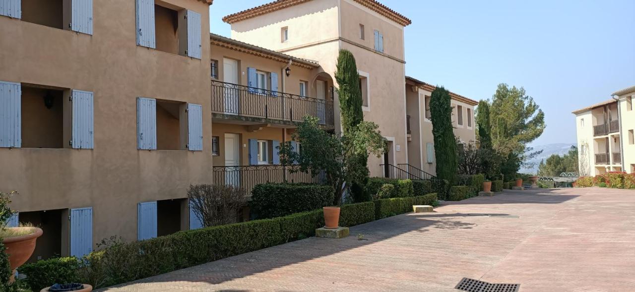 Apartment T2 Climatise Avec Belle Vue , Golf De Pont-royal *