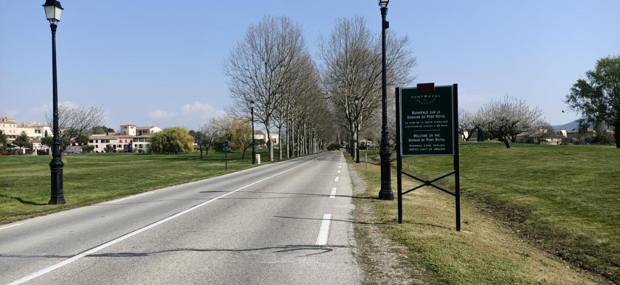 Apartment T2 Climatise Avec Belle Vue , Golf De Pont-royal *