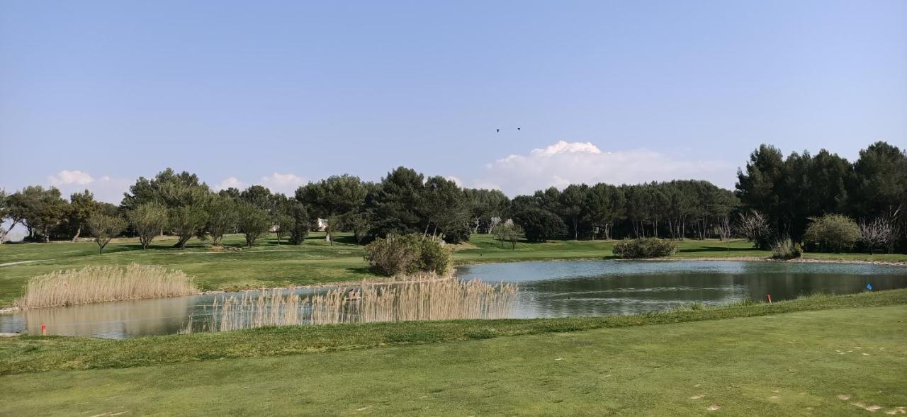 T2 Climatise Avec Belle Vue , Golf De Pont-royal Mallemort