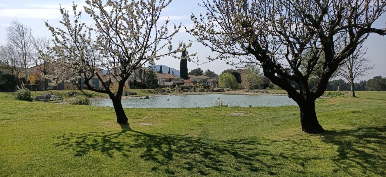 T2 Climatise Avec Belle Vue , Golf De Pont-royal *