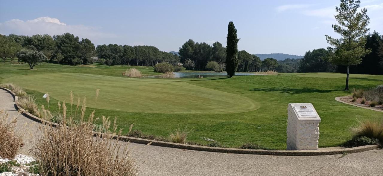 T2 Climatise Avec Belle Vue , Golf De Pont-royal Apartment *