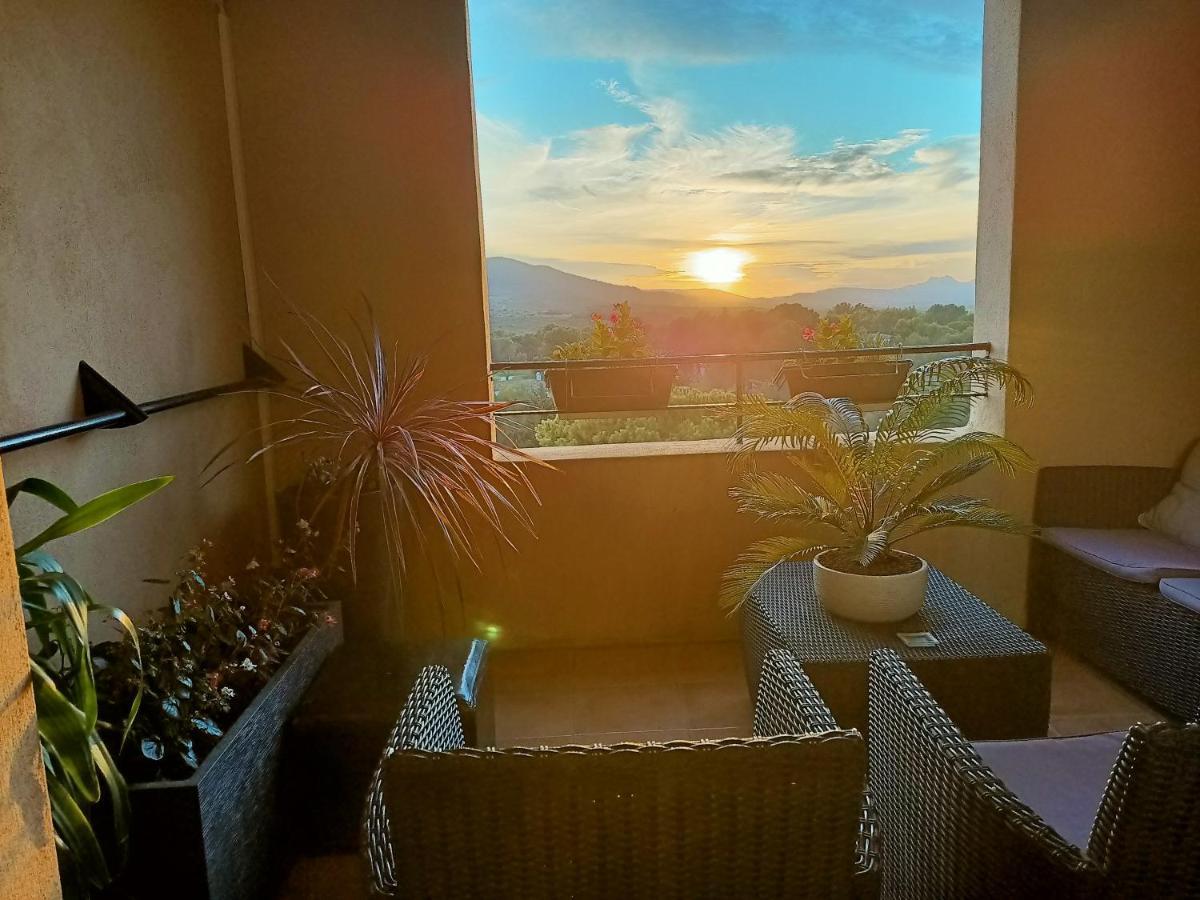 T2 Climatise Avec Belle Vue , Golf De Pont-royal Apartment Mallemort