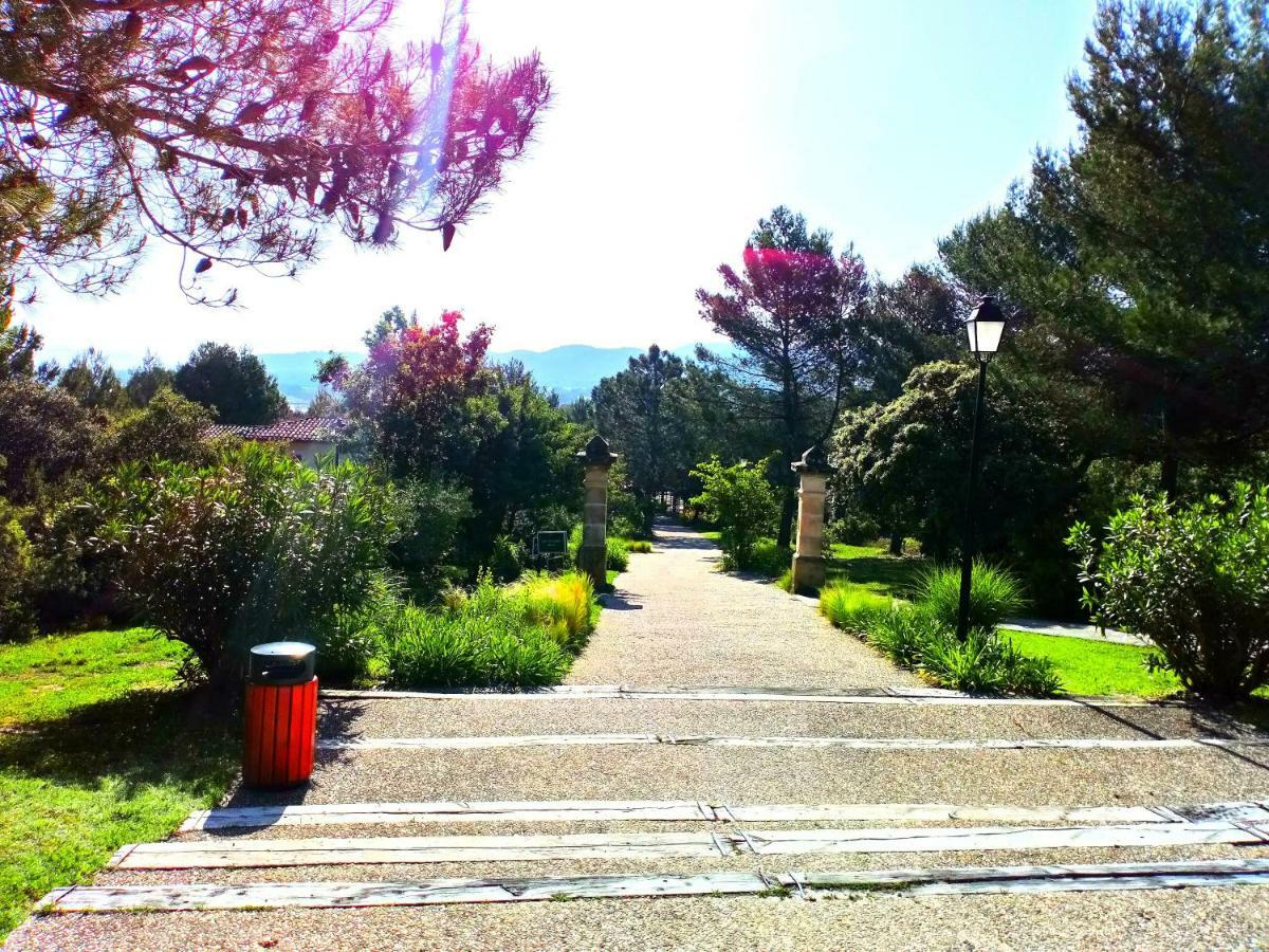 T2 Climatise Avec Belle Vue , Golf De Pont-royal Apartment