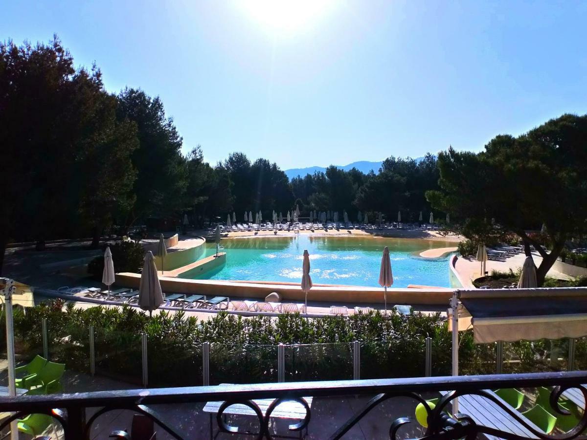 Apartment T2 Climatise Avec Belle Vue , Golf De Pont-royal Mallemort